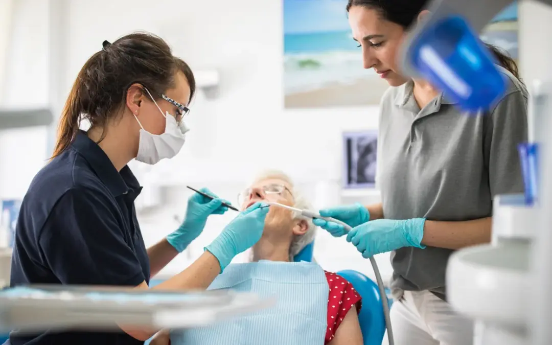 Protesi dentali: tutto ciò che devi sapere sul loro impianto e la loro cura